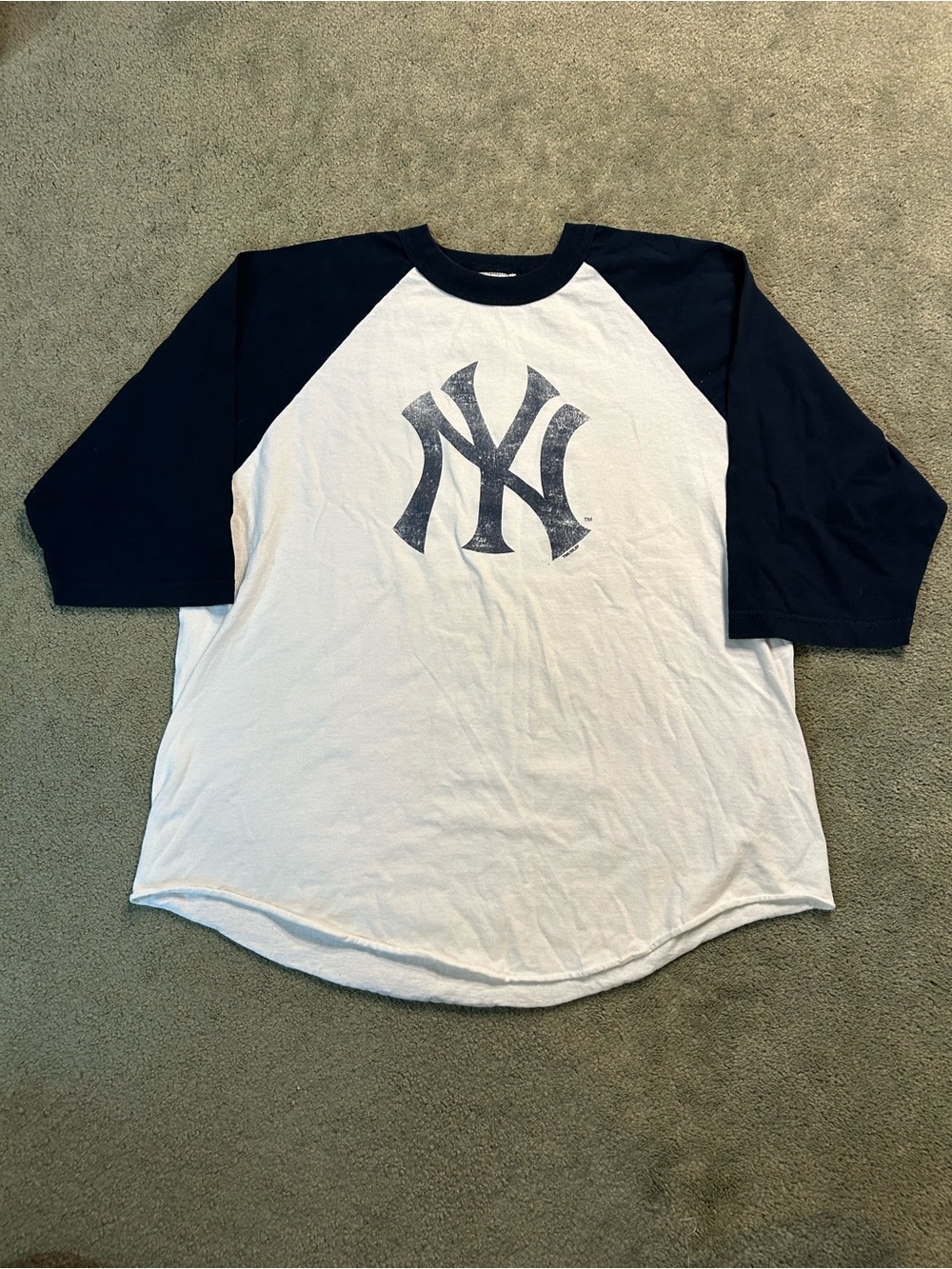 Vintahr 90s MLB New York Yankees T Shirt Size XL Classic Logo Y2K 3/4 Length